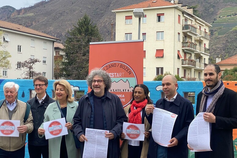 - RIPRODUZIONE RISERVATA
