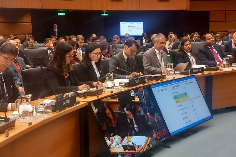 - RIPRODUZIONE RISERVATA