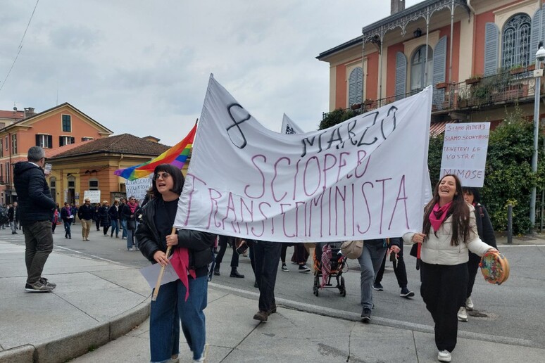- RIPRODUZIONE RISERVATA