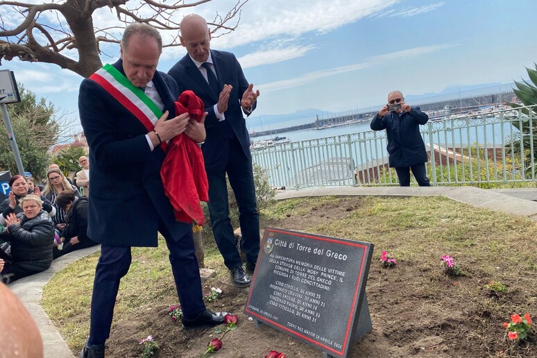 - RIPRODUZIONE RISERVATA