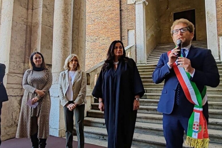 - RIPRODUZIONE RISERVATA