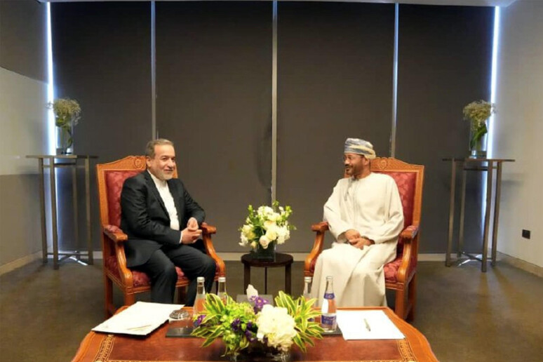 L 'Iran consegna a ministro Oman la sua posizione sul nucleare - RIPRODUZIONE RISERVATA