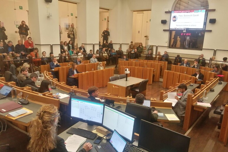 - RIPRODUZIONE RISERVATA