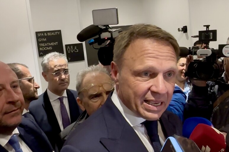 - RIPRODUZIONE RISERVATA