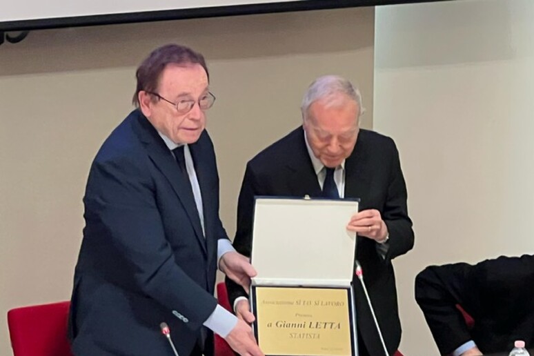 - RIPRODUZIONE RISERVATA