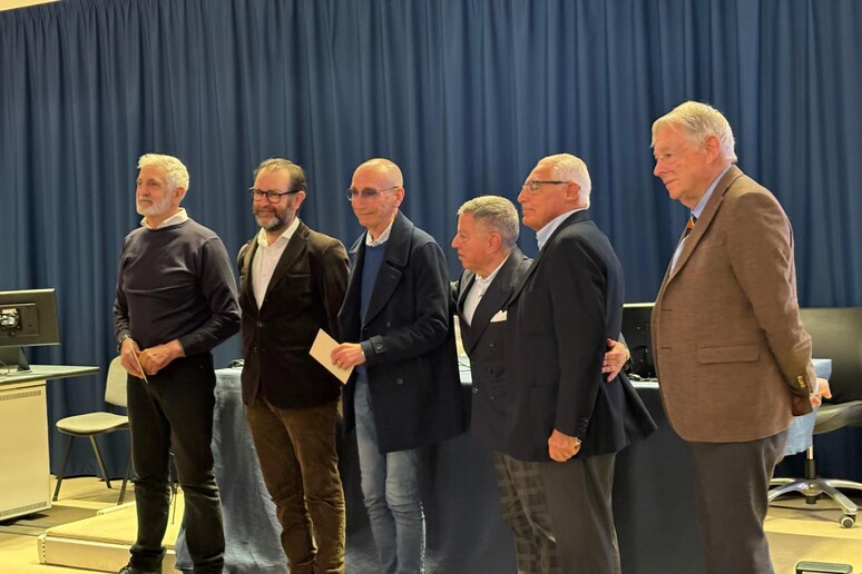 - RIPRODUZIONE RISERVATA