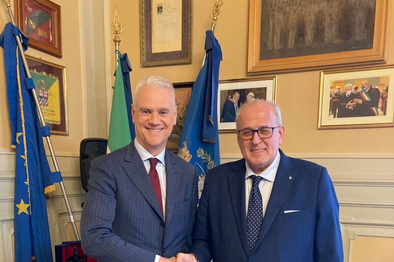 - RIPRODUZIONE RISERVATA