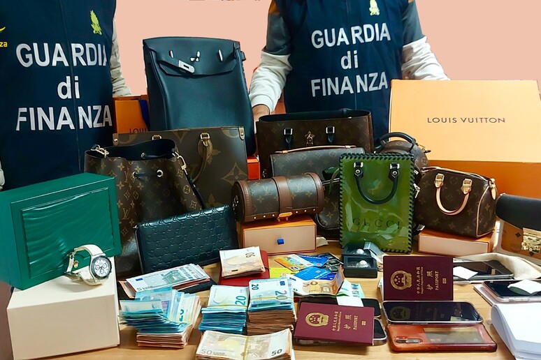 - RIPRODUZIONE RISERVATA