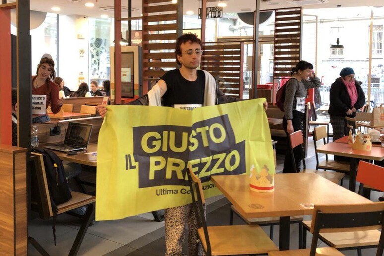 - RIPRODUZIONE RISERVATA