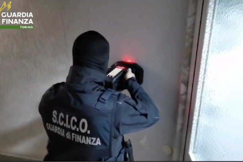 - RIPRODUZIONE RISERVATA