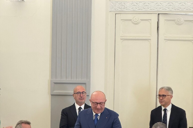 - RIPRODUZIONE RISERVATA
