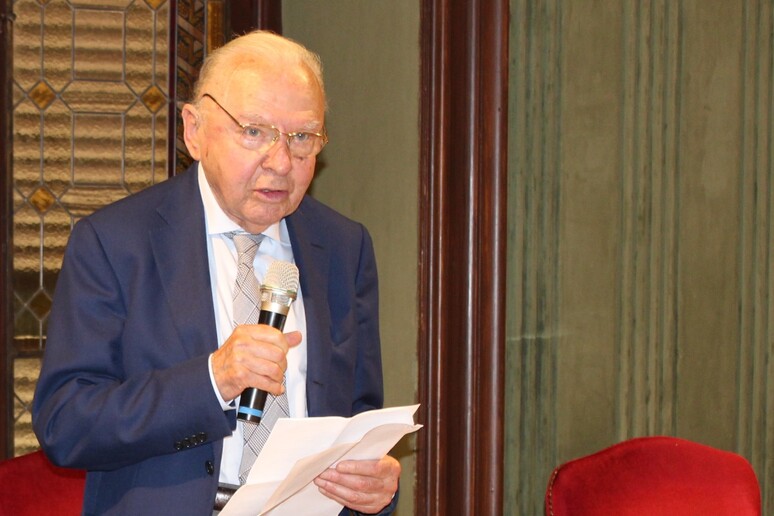 - RIPRODUZIONE RISERVATA