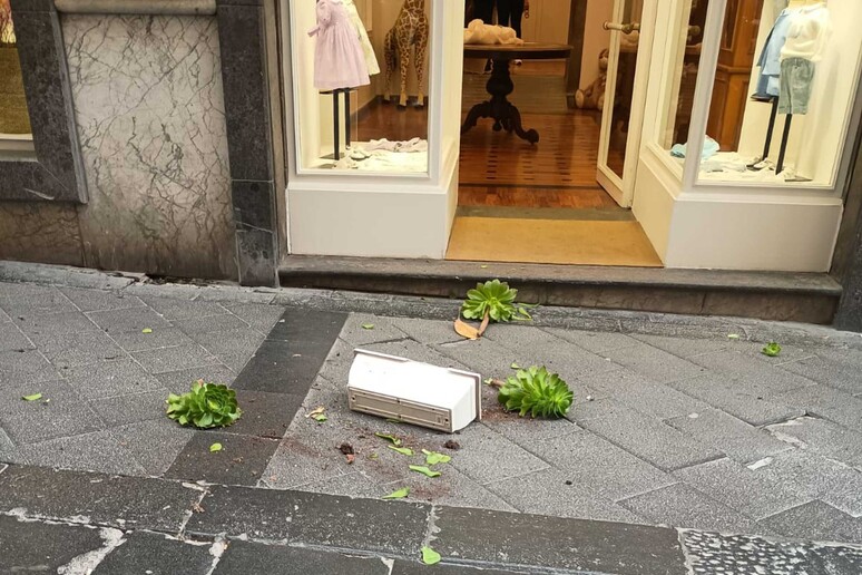 - RIPRODUZIONE RISERVATA