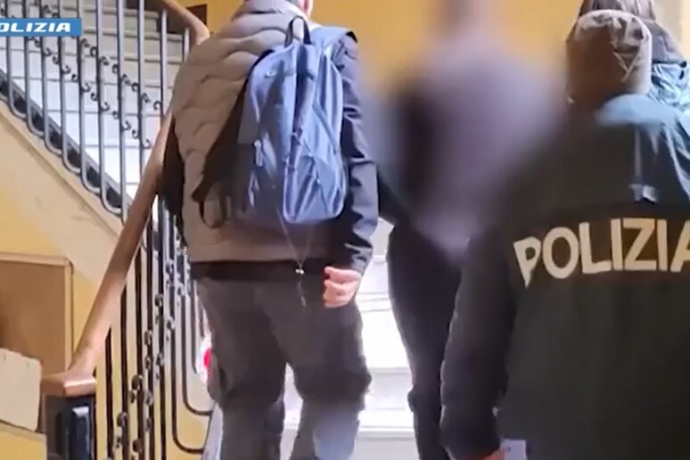 - RIPRODUZIONE RISERVATA