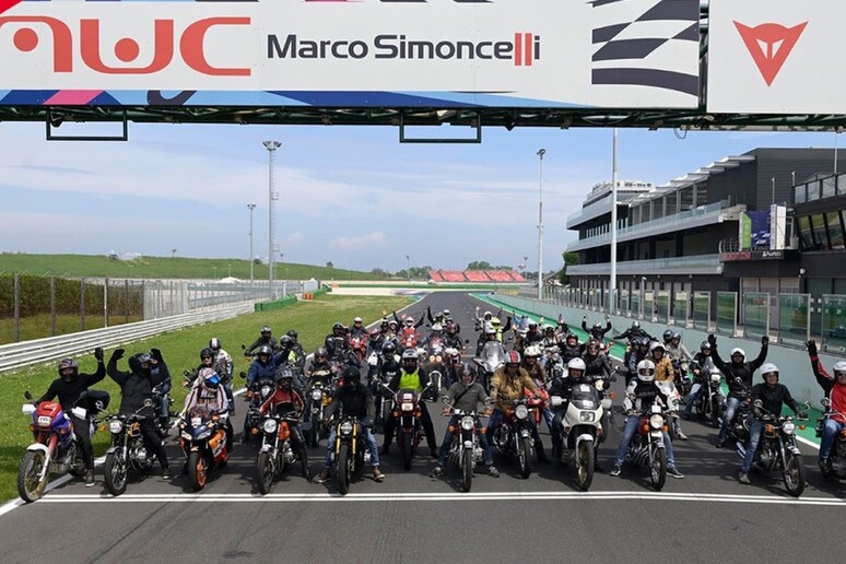 All 'Honda Day si scende in pista anche con le proprie moto © ANSA/web