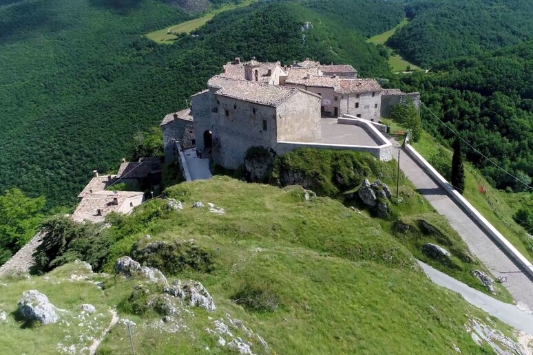 - RIPRODUZIONE RISERVATA