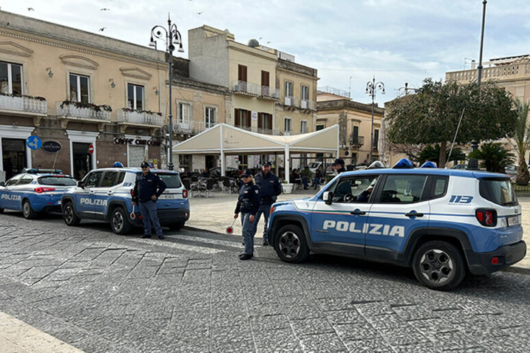 - RIPRODUZIONE RISERVATA