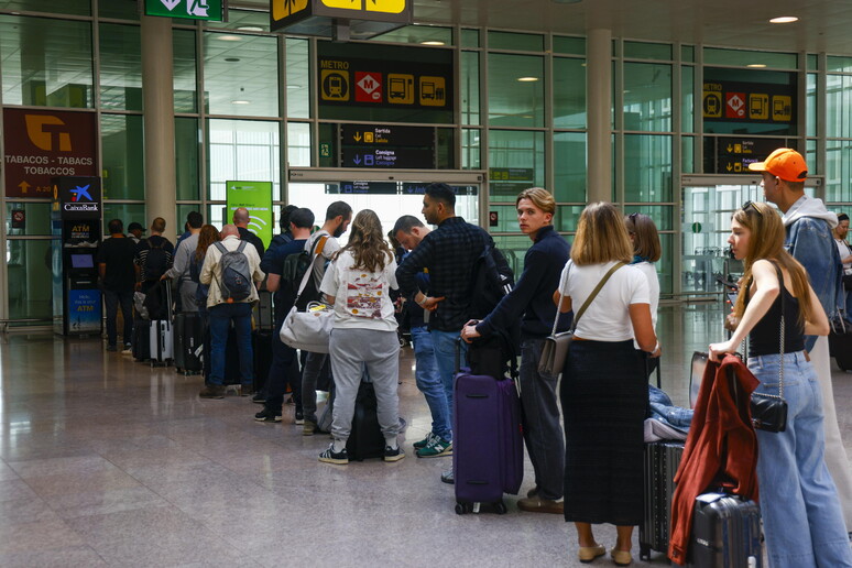 L 'aeroporto di Barcellona © ANSA/EPA