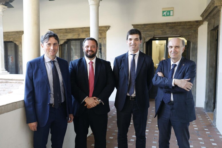 - RIPRODUZIONE RISERVATA
