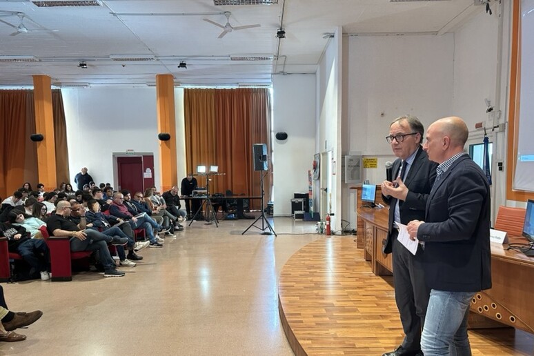 - RIPRODUZIONE RISERVATA