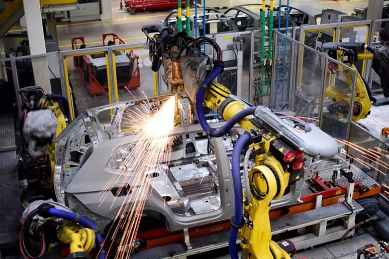 - RIPRODUZIONE RISERVATA
