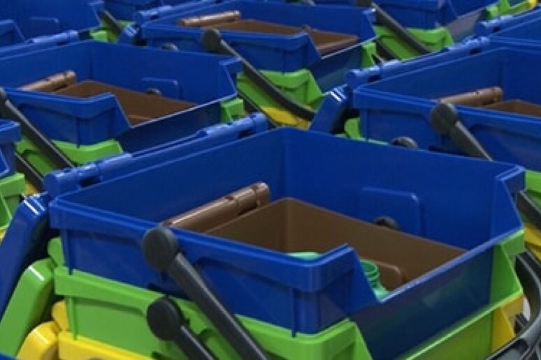 - RIPRODUZIONE RISERVATA