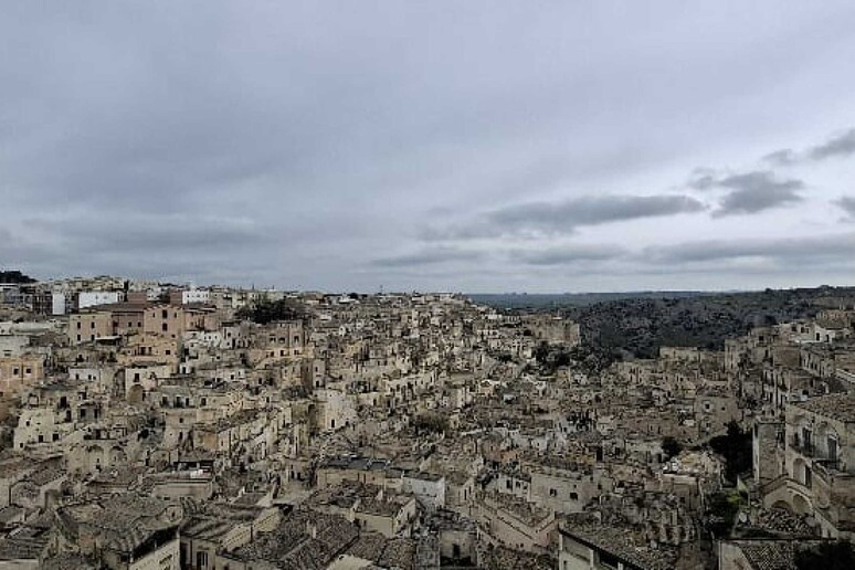 - RIPRODUZIONE RISERVATA