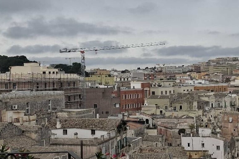 - RIPRODUZIONE RISERVATA
