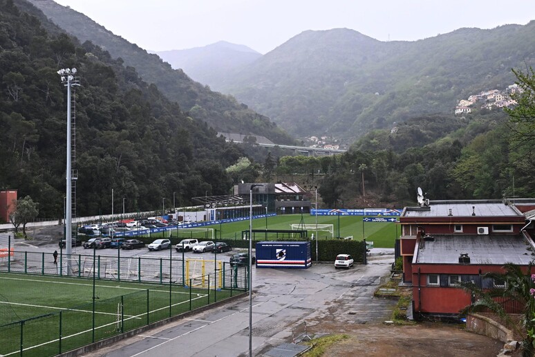 - RIPRODUZIONE RISERVATA