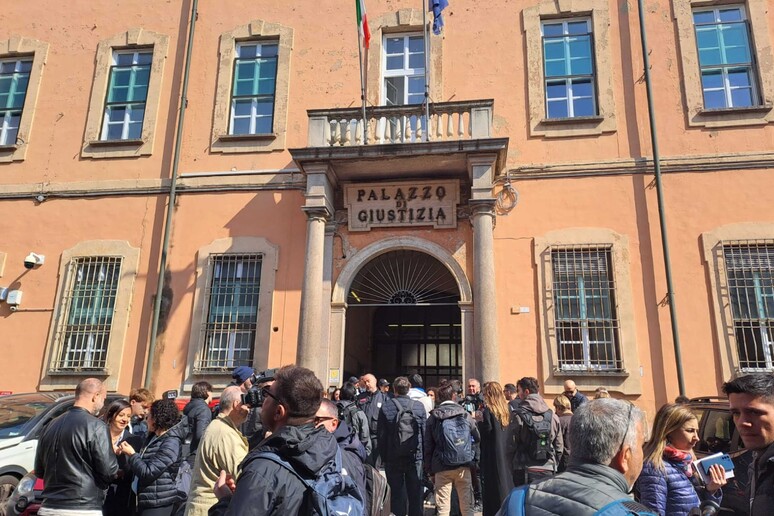 - RIPRODUZIONE RISERVATA