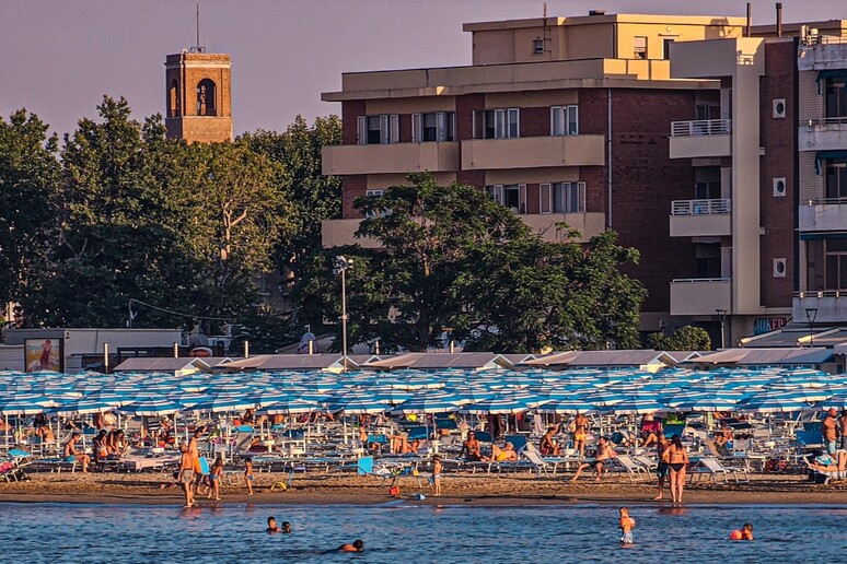 - RIPRODUZIONE RISERVATA