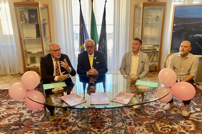 - RIPRODUZIONE RISERVATA