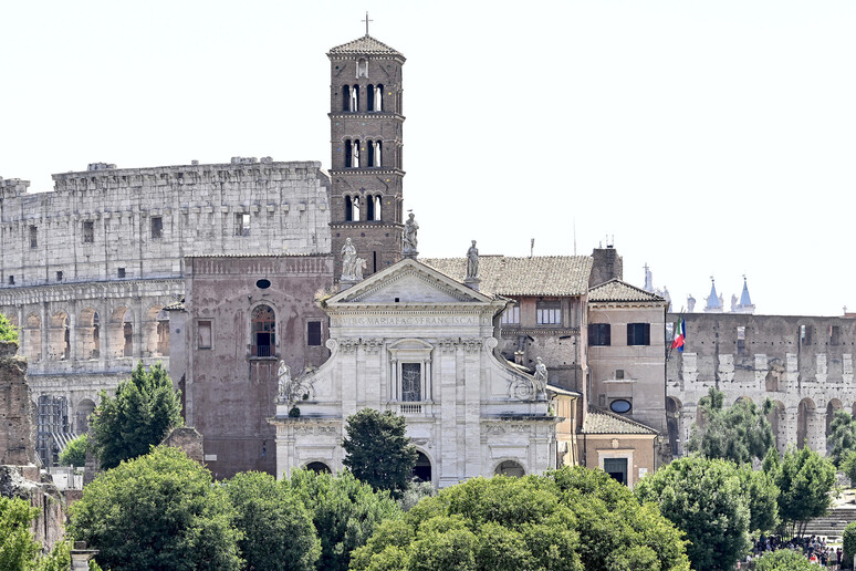 - RIPRODUZIONE RISERVATA