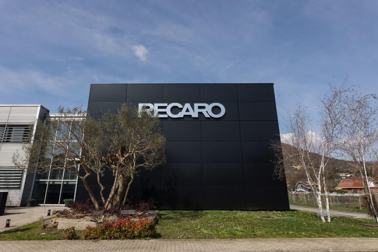- RIPRODUZIONE RISERVATA