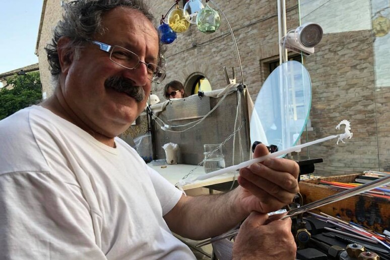 - RIPRODUZIONE RISERVATA