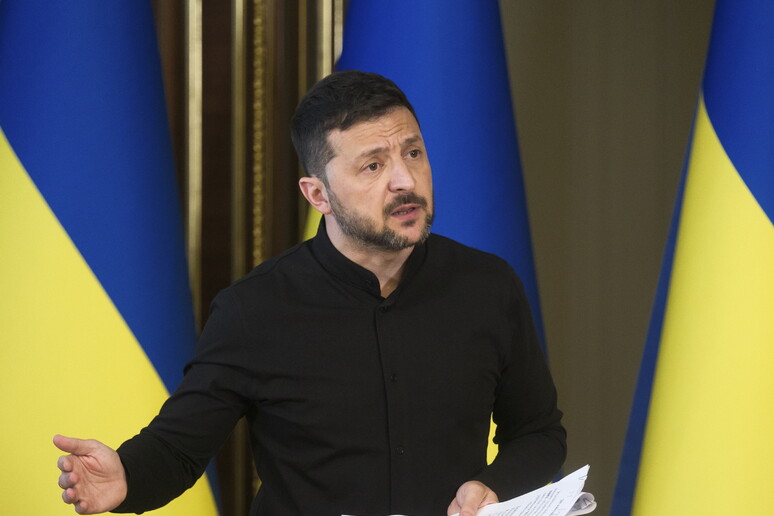 - RIPRODUZIONE RISERVATA