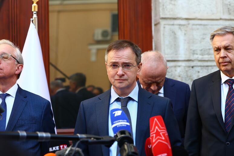 - RIPRODUZIONE RISERVATA