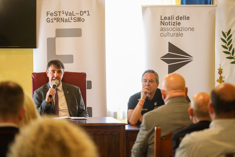 - RIPRODUZIONE RISERVATA