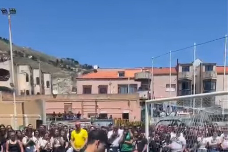 - RIPRODUZIONE RISERVATA