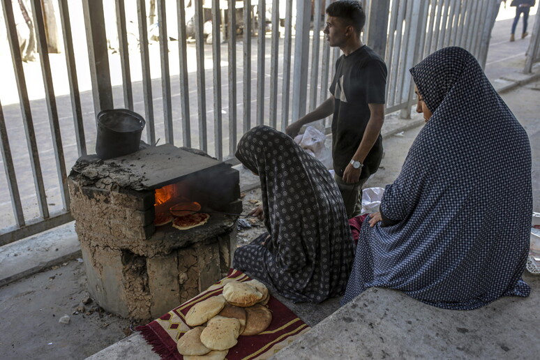 Ong: "a Gaza 8 famiglie su 10 presto senza cibo" © ANSA/EPA