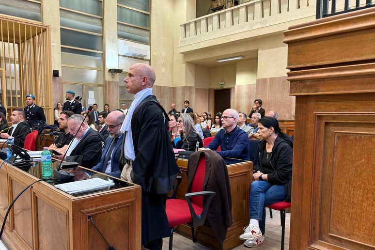 - RIPRODUZIONE RISERVATA