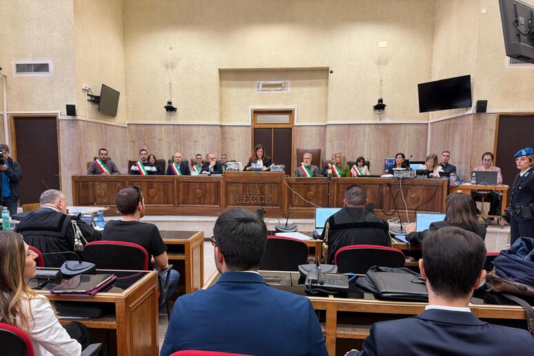 - RIPRODUZIONE RISERVATA