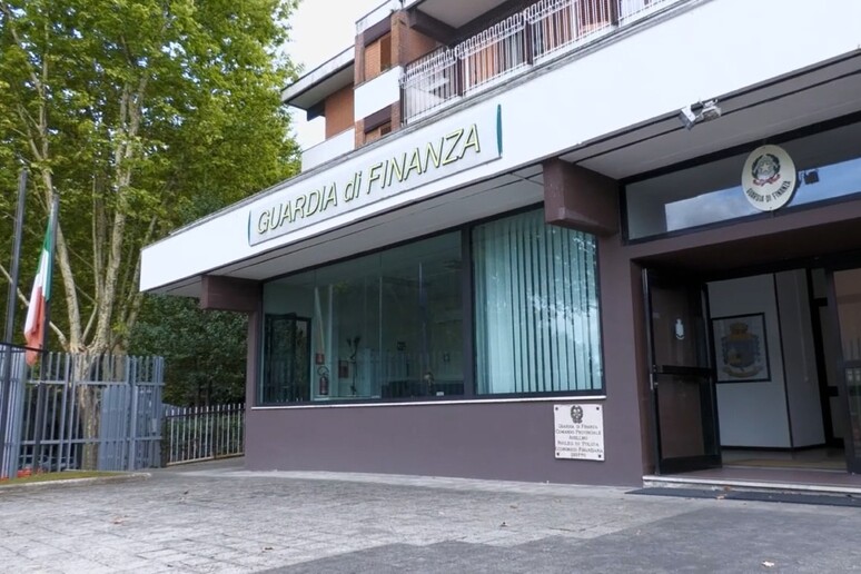 - RIPRODUZIONE RISERVATA