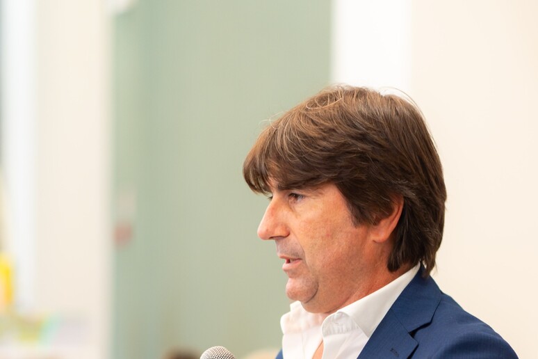 - RIPRODUZIONE RISERVATA