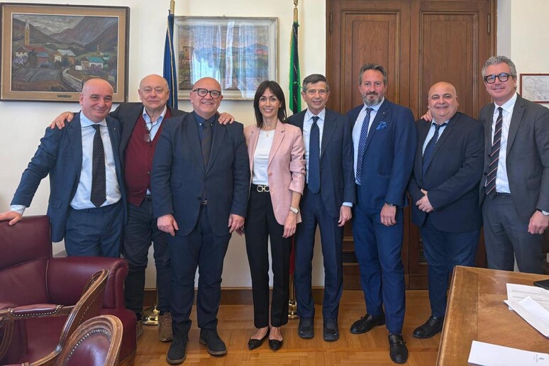 - RIPRODUZIONE RISERVATA