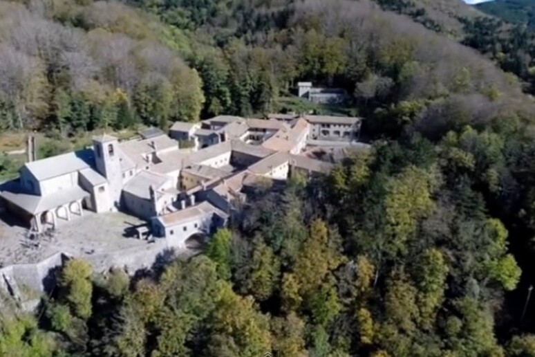 - RIPRODUZIONE RISERVATA