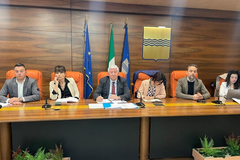 - RIPRODUZIONE RISERVATA