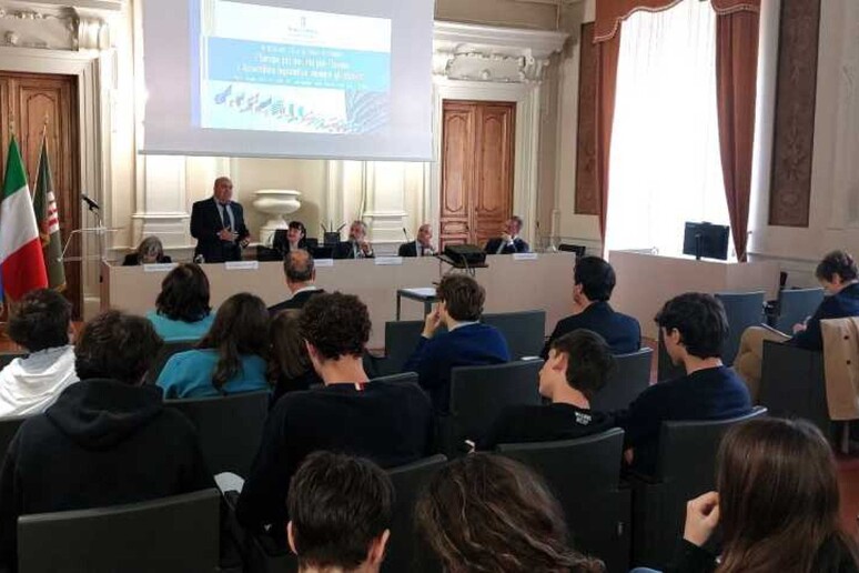 - RIPRODUZIONE RISERVATA
