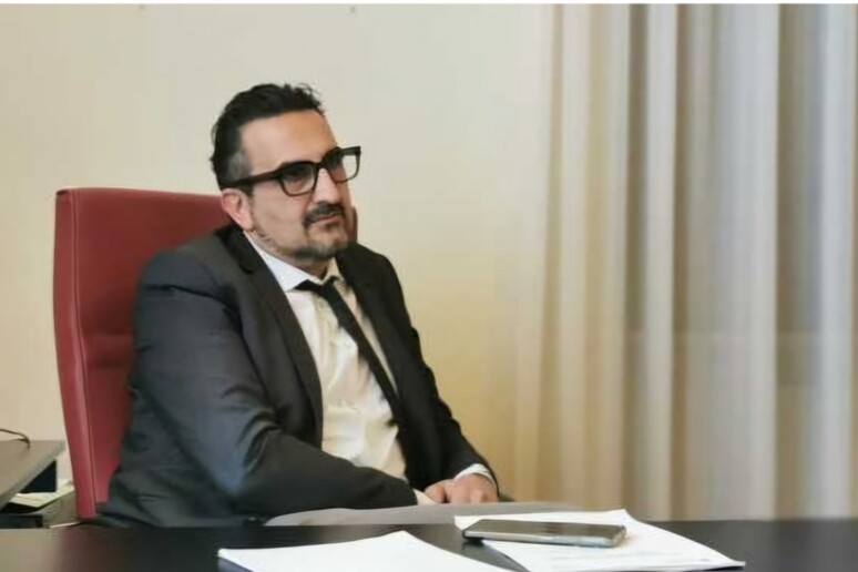 - RIPRODUZIONE RISERVATA