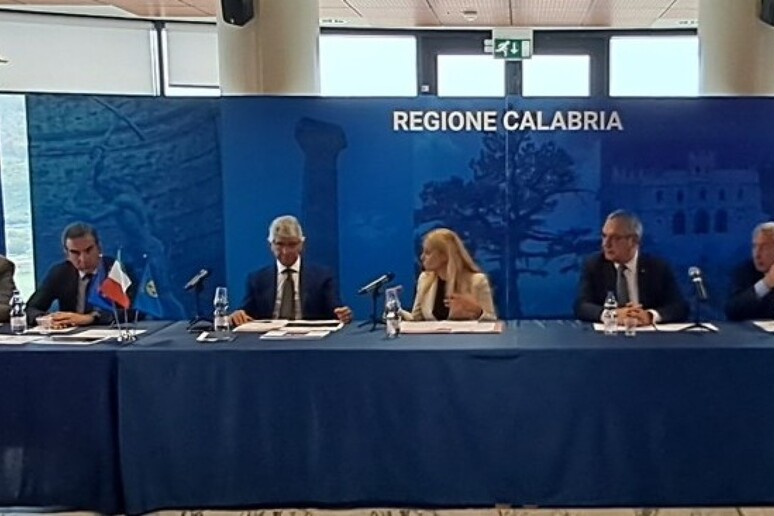 - RIPRODUZIONE RISERVATA